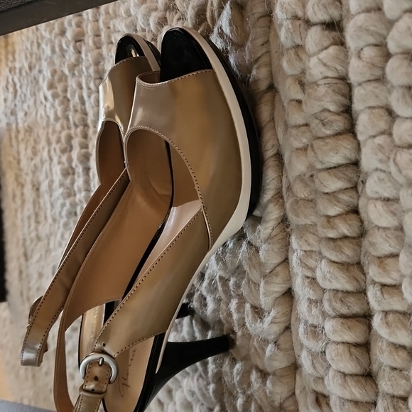 Gold peep toe heels - Picture 2 of 4